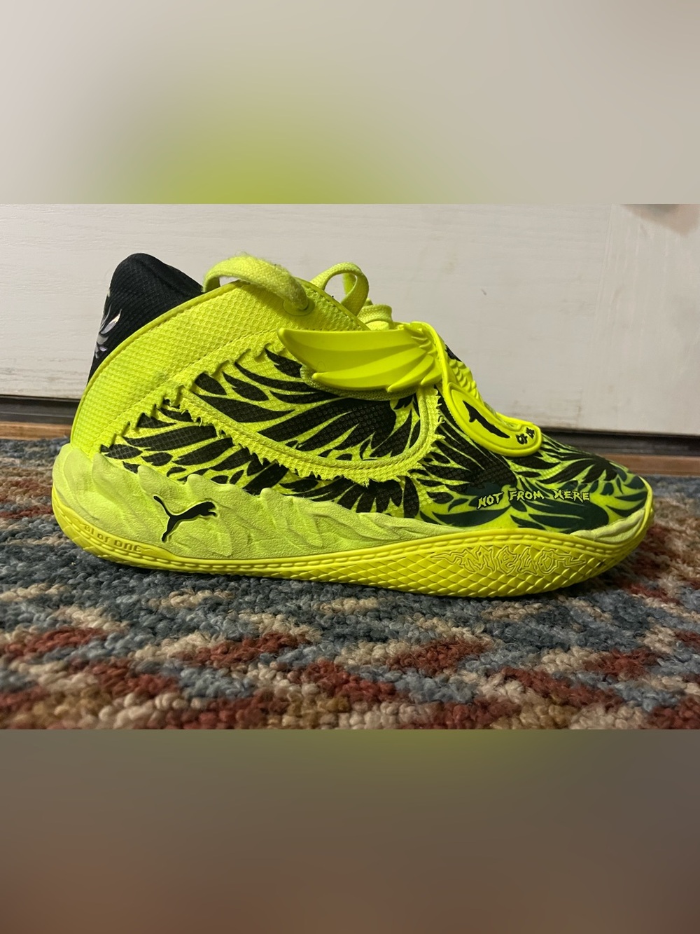 PUMA MB05 Voltage Yellow Alert Black Men Size 8 Basketball LaMelo